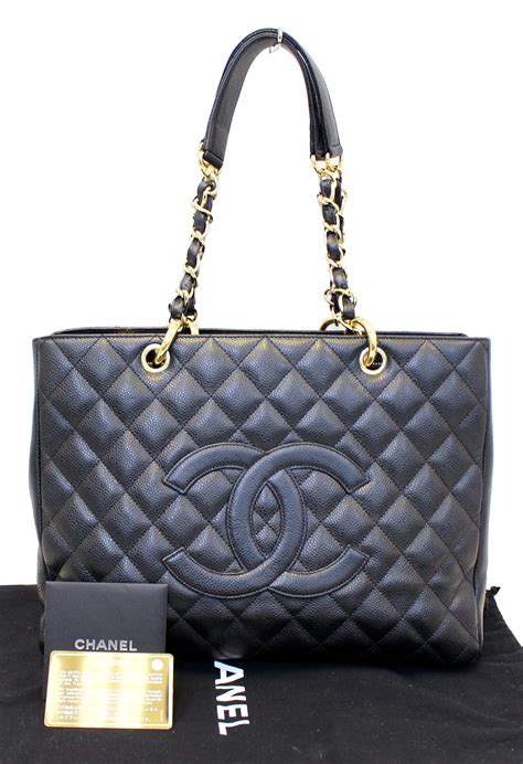 chanel tote shopper.